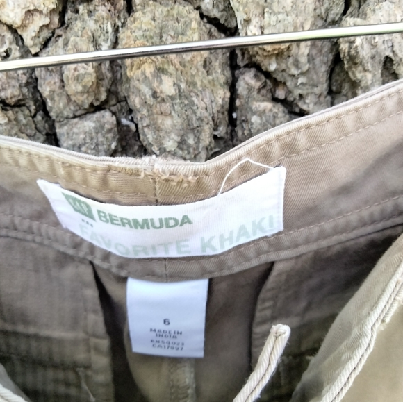 ⬇️ Price Drop!⬇️GAP Bermuda Shorts in size 6 - Picture 2 of 3